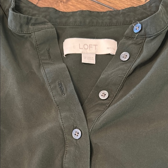 Loft Green Button-Up Blouse - Picture 2 of 6